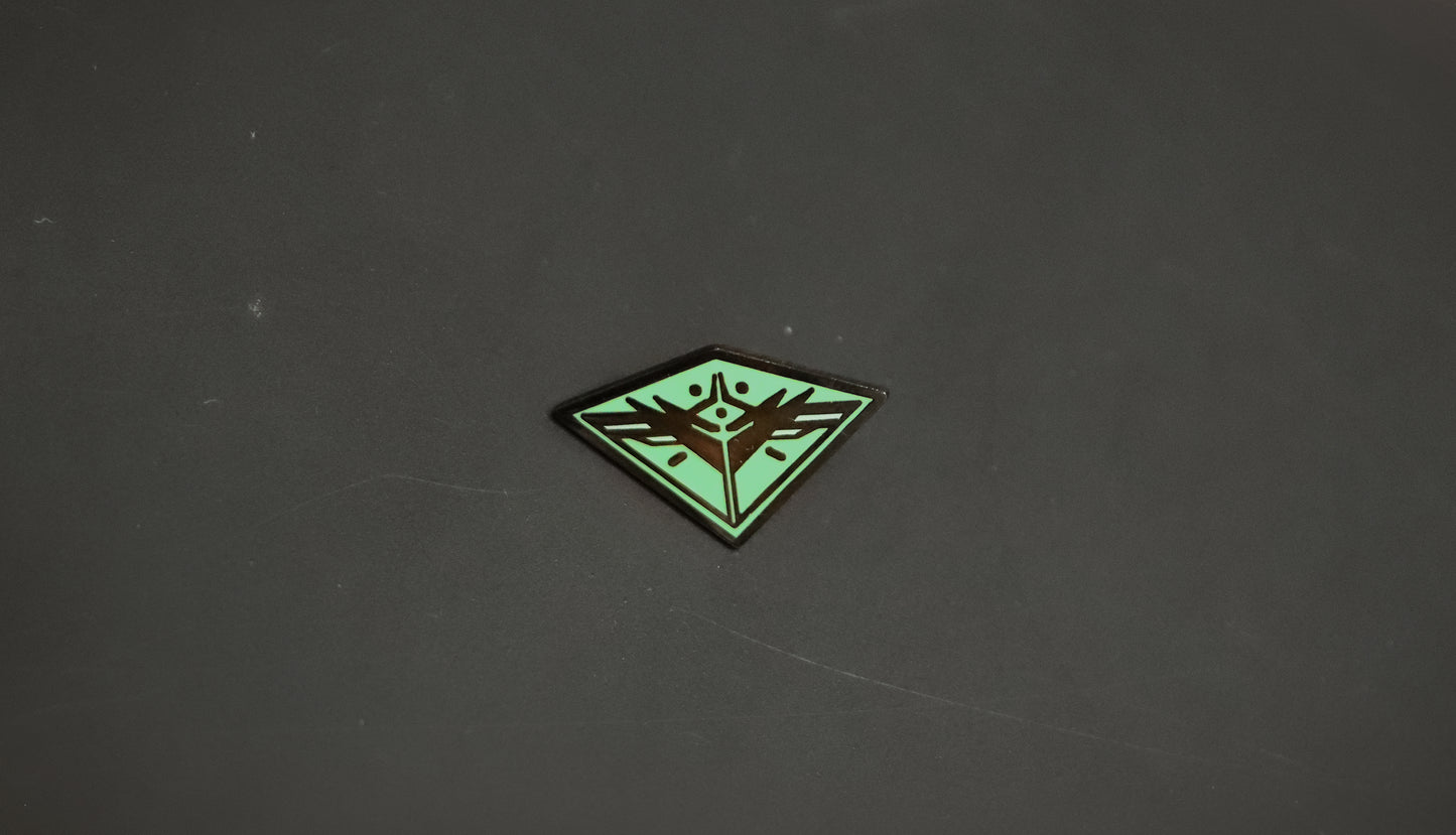 Kaidro Emerald Hand Clan Hard Nickel Enamel Pin